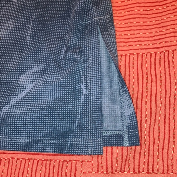 Heatgear Under Armour Black and Blue Tank Top - Picture 4 of 11